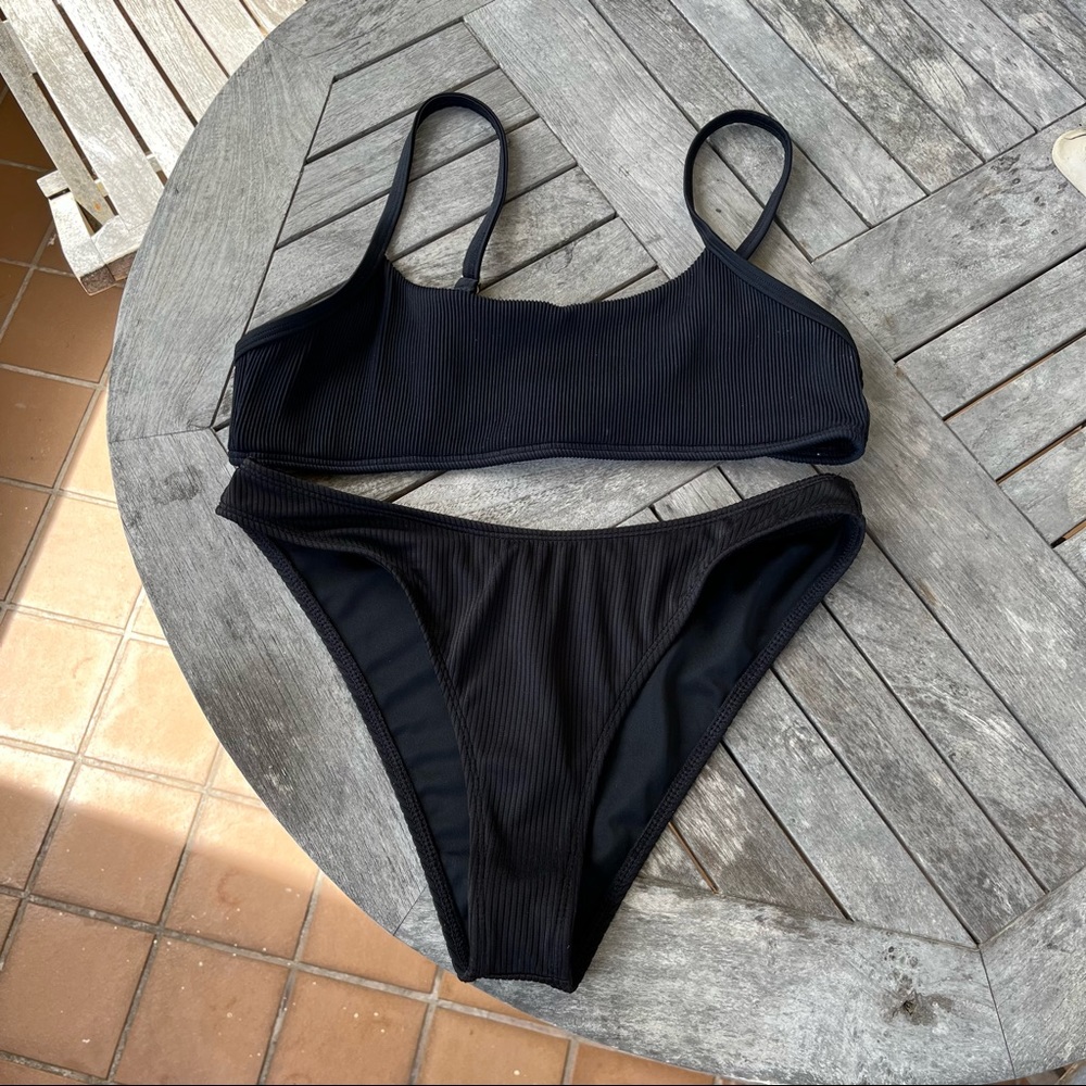 Koana Black ribbed set